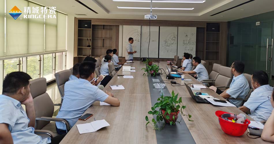 强化专业手艺，，，，，，提高效劳水平  营销部开展营业手艺培训