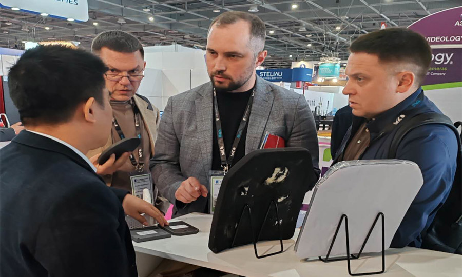 湖南abpay爱博钱包官网携最新防弹产品亮相法国欧洲国际防务展